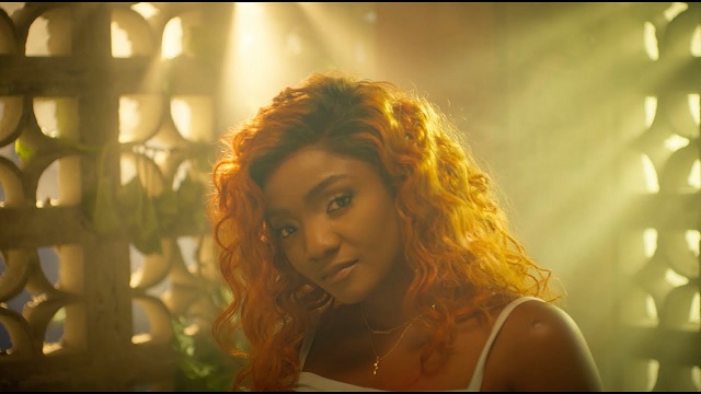 VIDEO: Simi - Naked Wire
